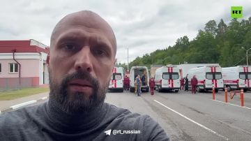 Корр RT Илья Васюнин сейчас находится вместе с российскими военными, вернувшимися из украинского плена
