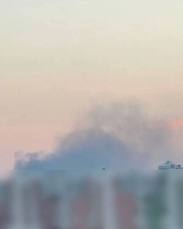 Видео пожара после прилёта в Киеве публикуют украинские СМИ Видео пожара после прилёта в Киеве публикуют украинские СМИ