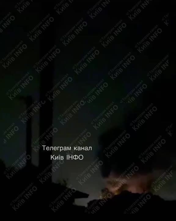 Сильный пожар возник на месте прилета в Киеве