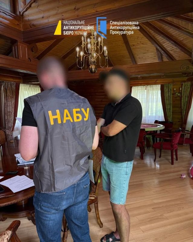 Наличка пачками — НАБУ публикует фото с обысков по делу экс-замглавы офиса Зеленского Ирины Мудрой Наличка пачками — НАБУ публикует фото с обысков по делу экс-замглавы офиса Зеленского Ирины Мудрой