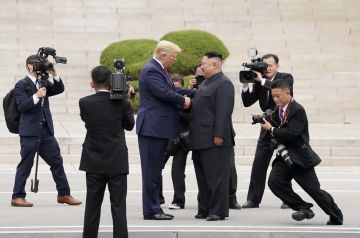 «Трамп снова заводит роман с Ким Чен Ыном»