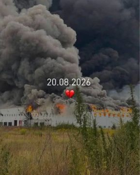 Склад с продукцией сети супермаркетов Varus в Борисполе был уничтожен обстрелом, сообщает компания