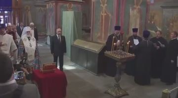 Путин посетил гробницу Дмитрия Донского в Кремле и одобрил отправку мощей в зону СВО Владимир Путин посетил Архангельский собор Московского Кремля, где ему показали гробницу Дмитрия Донского и рассказали о реставрационных...