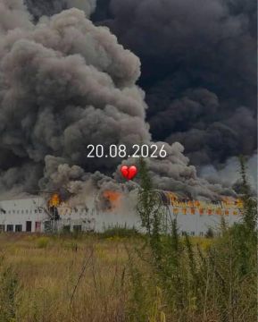 Склад с продукцией сети супермаркетов Varus в Борисполе был уничтожен обстрелом, сообщила компания
