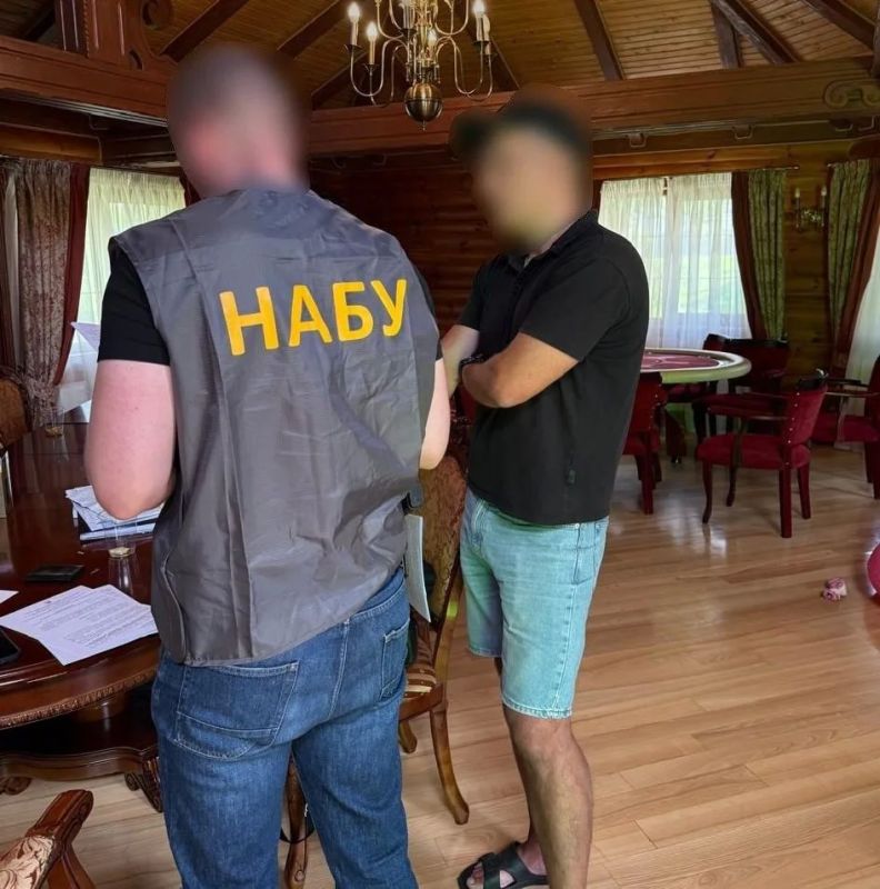 Высокопоставленные чиновники офиса Зеленского состояли в преступной схеме по рейдерскому захвату предприятий и подделке документов Высокопоставленные чиновники офиса Зеленского состояли в преступной схеме по рейдерскому захвату предприятий и подделке документов
