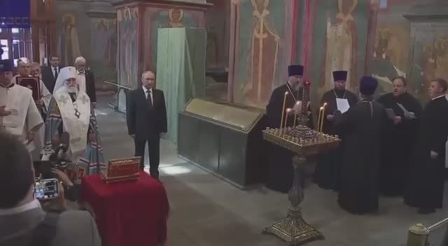 Путин посетил гробницу Дмитрия Донского в Кремле и одобрил отправку мощей в зону СВО Владимир Путин посетил Архангельский собор Московского Кремля, где ему показали гробницу Дмитрия Донского и рассказали о реставрационных...