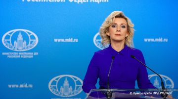 Зеленский, видимо, уверен, что только санкции против "Маши и Медведя" могут изменить ситуацию на фронте, иронично заметила Захарова в комментарии ТАСС