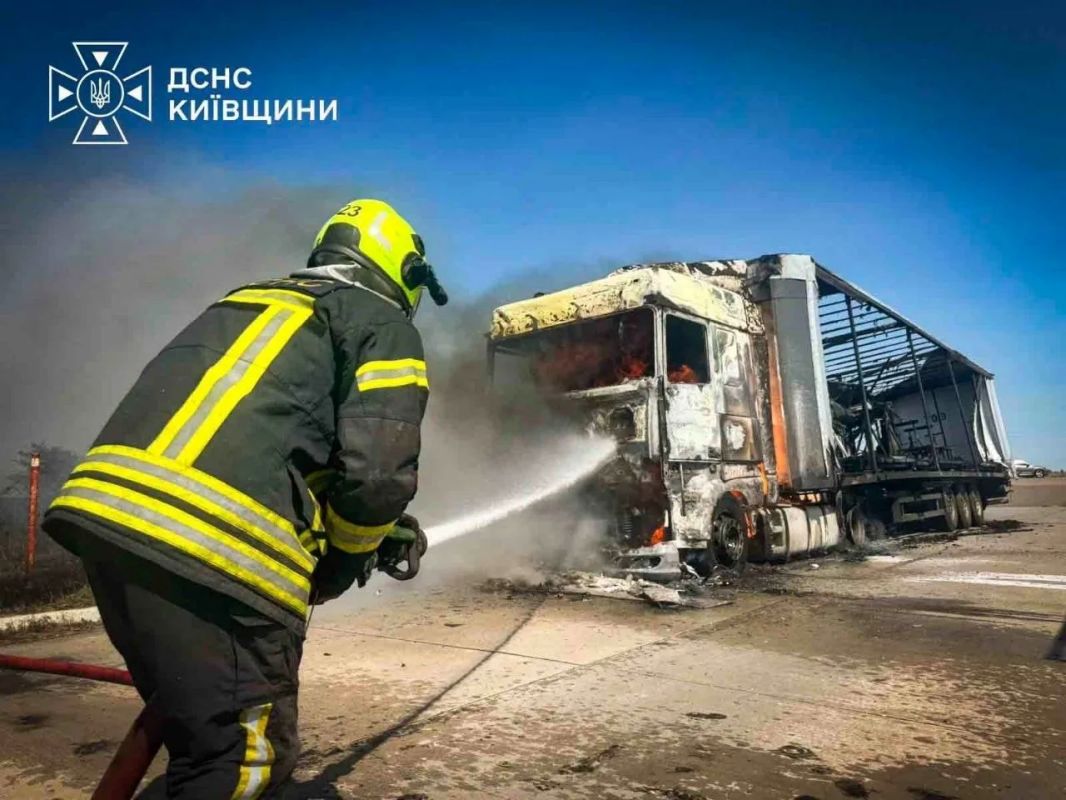 Сегодня утром "Искандеры" с кассетной БЧ посетили стоянку фур под Киевом Сегодня утром "Искандеры" с кассетной БЧ посетили стоянку фур под Киевом