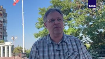 Зеленский является "стержнем коррупции" на Украине, и все это понимают, заявил ТАСС Родион Мирошник
