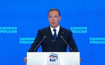 Повышение МРОТ до 35 тысяч рублей будет одной из главных задач программы "Единой России", заявил Дмитрий Медведев