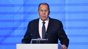 Безумие с «травлей» российского триколора на Западе сейчас уходит в прошлое, это «неостановимая тенденция»