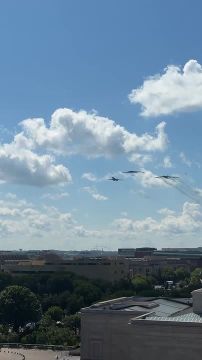 ������������ ��������������� B-1� Lancer, B-2� Spirit, B-52� Stratofortress, � ����� ������ ����������� F-35 ��������� ������ ��� ����������� �������� ���������� Grand Prix "Freedom 250"