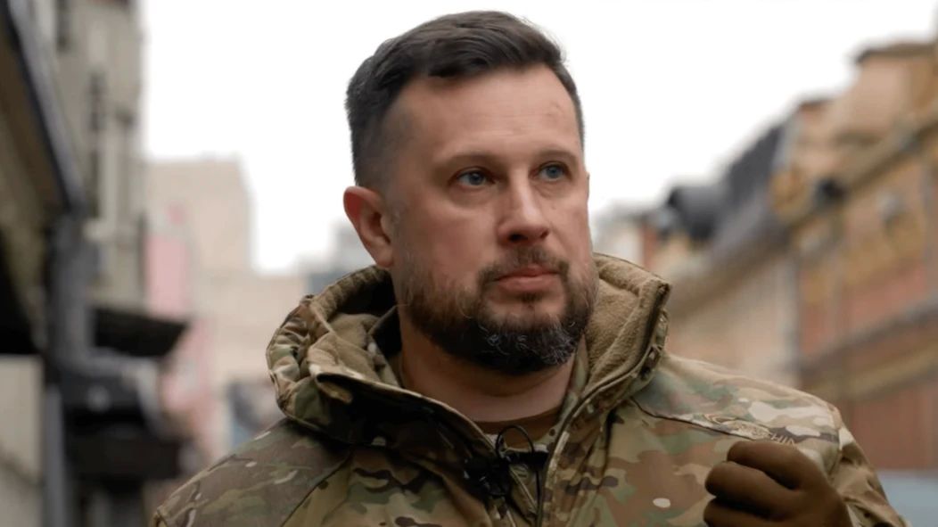 Зеленский присвоил звание героя Украины основателю батальона «Азов»* Андрею Билецкому**