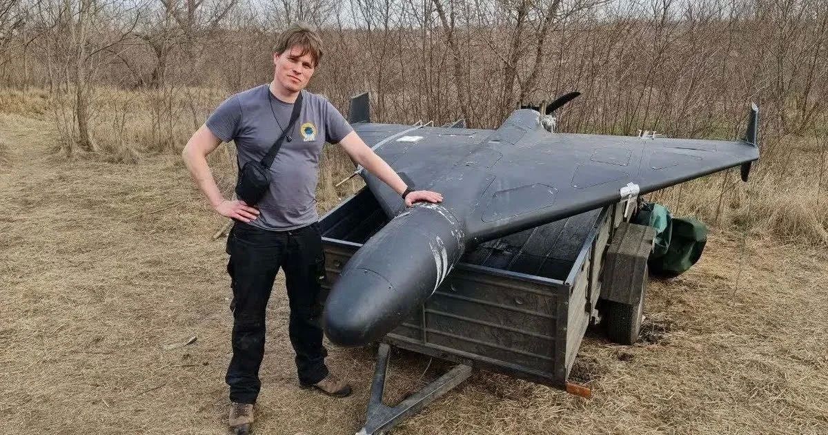 Награда нашла героя.. 45-летний Андриес Гофстра ехал в столицу вместе с девушкой, чтобы доставить Украине "гуманитарную помощь", но внезапно потерял сознание в поезде. Мужчина умер, не доехав до Киева. Об этом написала его... Награда нашла героя.. 45-летний Андриес Гофстра ехал в столицу вместе с девушкой, чтобы доставить Украине "гуманитарную помощь", но внезапно потерял сознание в поезде. Мужчина умер, не доехав до Киева. Об этом написала его...