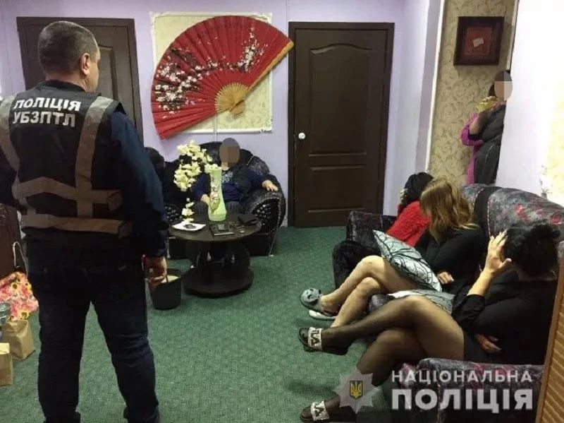 Во Львове депутаты отказались закрывать секс-шопы в центре города