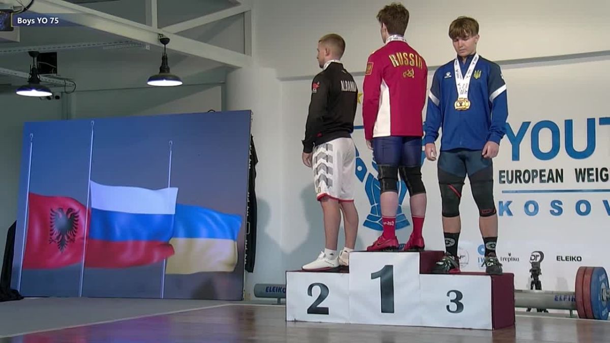 Назло маме — уши отморожу. На юношеском чемпионате Европы 17-летний россиянин Арсений Курочкин завоевал золото с двумя рекордами Европы