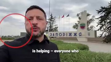 "Потужный хромакей" — грузовик из ниоткуда возникает за спиной Зеленского во время его видеообращения на фоне въезда в Запорожье