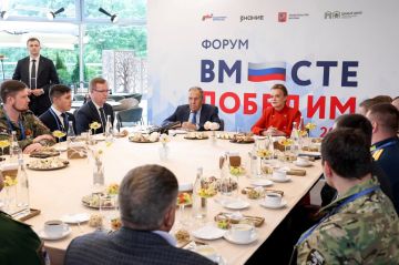 27 августа Министр иностранных дел Российской Федерации С.В.Лавров встретился с председателем Государственного фонда поддержки участников специальной военной операции «Защитники Отечества» А.Е.Цивилевой и ветеранами...
