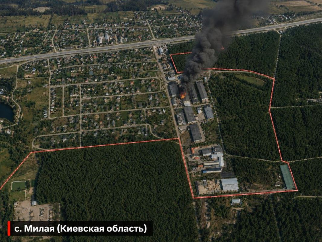 Под Киевом горит крупный складской комплекс — сообщается о вторичной детонации Под Киевом горит крупный складской комплекс — сообщается о вторичной детонации