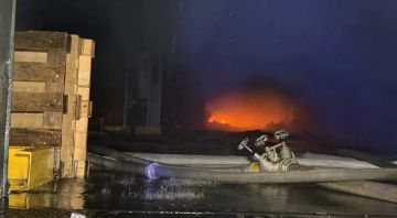 Украина, начавшая боевые действия против гражданских складов, теперь жалуется, что этой ночью были сожжены аналогичные склады, но в Одессе