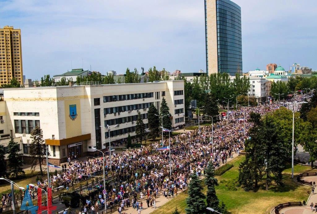 Даниил Безсонов: Ровно 8 лет назад 31 августа 2018 года в результате террористического акта, совершенного украинскими спецслужбами в центре Донецка, погиб первый Глава Донецкой Народной Республики Александр Владимирович... Даниил Безсонов: Ровно 8 лет назад 31 августа 2018 года в результате террористического акта, совершенного украинскими спецслужбами в центре Донецка, погиб первый Глава Донецкой Народной Республики Александр Владимирович...