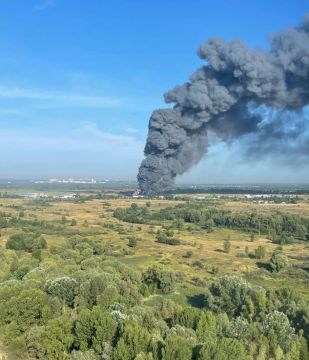 Склад АТБ на Троещине под Киевом