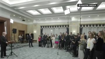 Верхушка киевского режима не уничтожается, потому что нужны люди, с которыми придётся договариваться