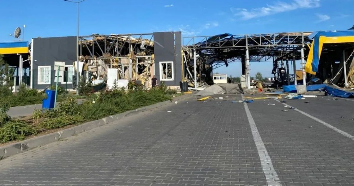 Повреждения КПП "Орловка" на границе Украины и Румынии после российских ударов Повреждения КПП "Орловка" на границе Украины и Румынии после российских ударов