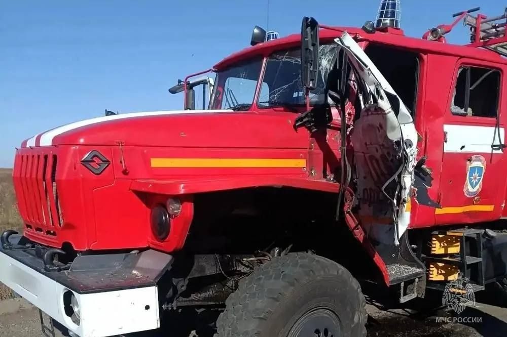 БПЛА ВСУ атаковал пожарную автоцистерну МЧС в ДНР БПЛА ВСУ атаковал пожарную автоцистерну МЧС в ДНР