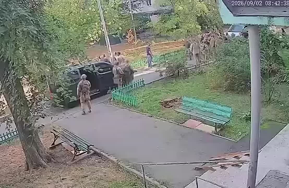Кадры вчерашней перестрелки между ГУР и СБУ в Киеве