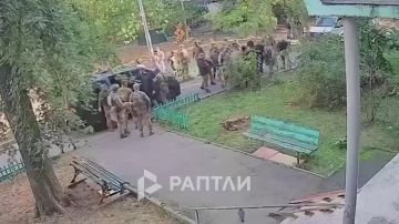 Момент начала перестрелки между СБУ и ГУР в Киеве публикуют украинские СМИ