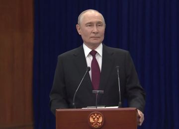 Владимир Путин заявил, что мобилизации после выборов не планируется и что Россия не наносит ударов по руководству Украины, чтобы было с кем вести переговоры, но вместо этого ВС РФ получили приказ начать массированные удары...