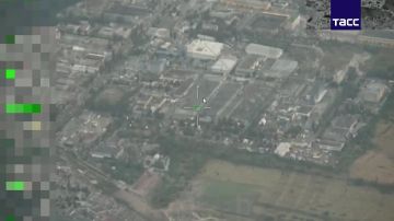 ВС РФ ударили беспилотником "Герань-4 сикер" по логистическому центру в Киеве, цель поражена, сообщили в Минобороны России