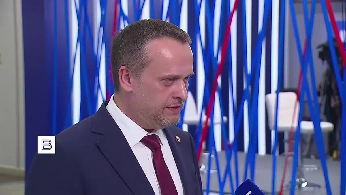 "У нас все авиакомпании летают и будут летать": глава Минтранса Андрей Никитин в интервью журналисту ИС "Вести" Александре Суворовой на ВЭФ-2026 ответил на угрозы Зеленского гражданскому авиасообщению в России