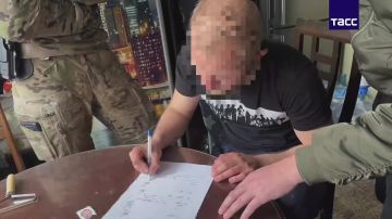 Кадры задержания в Крыму гражданина РФ, который готовил теракт в медучреждении Минобороны по заданию ГУР Украины
