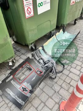 Вероятно, обломок одной из "Гераней-5", сбитых в небе над Киевом, и момент его падения во двор