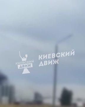 Местные каналы сообщают о пожаре после прилета под Киевом
