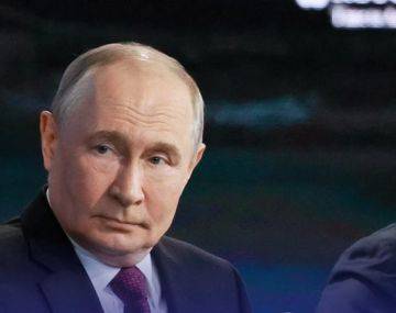 Украинские войска ежемесячно теряют 8-12 тысяч человек, сообщил Путин