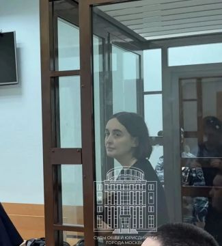 Суд в Москве назначил главе фонда "Дом с маяком" запрет определенных действий до 30 октября по делу о распространении фейков о ВС РФ. Об этом сообщили в судах общей юрисдикции Москвы