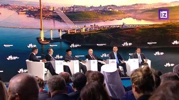 Россия находится в контакте с США по вопросу мирного урегулирования на Украине, заявил Владимир Путин
