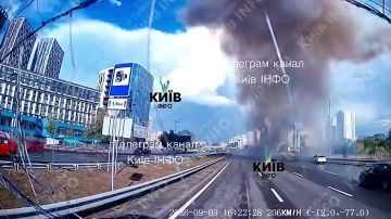 Падение ракеты ПВО на дорогу в Киеве в районе ЖК "Славутич" 3 сентября