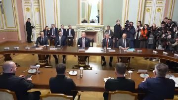 Официальная часть переговоров Зеленского с Уиткоффом и Кушнером завершилась, участники скоро пообщаются с журналистами, сообщают украинские СМИ