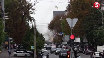 Первые минуты после прилёта реактивного беспилотника в кабинет врио главы СБУ Александра Поклада в здании Центрального управления СБУ на Владимирской улице в Киеве