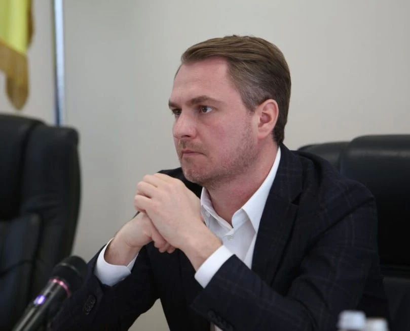 То ли заховался, то ли закопали