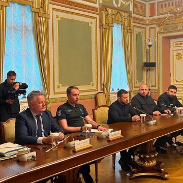 Несколько часов идут переговоры Уиткоффа, Кушнера и Зеленского в Киеве