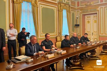 Первый раунд переговоров Зеленского с посланниками Трампа завершён