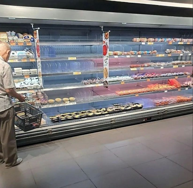 Украинский «Ашан» ограничил продажу ряда продуктов в одни руки Украинский «Ашан» ограничил продажу ряда продуктов в одни руки