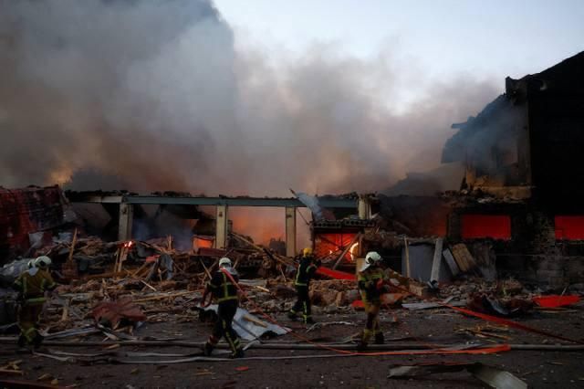 Агентство Reuters публикует кадры последствий взрывов в Киеве Агентство Reuters публикует кадры последствий взрывов в Киеве