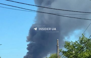 В Киеве сильные взрывы. На правом берегу столицы поднимается столб дыма