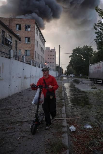 Агентство Reuters публикует кадры последствий взрывов в Киеве Агентство Reuters публикует кадры последствий взрывов в Киеве